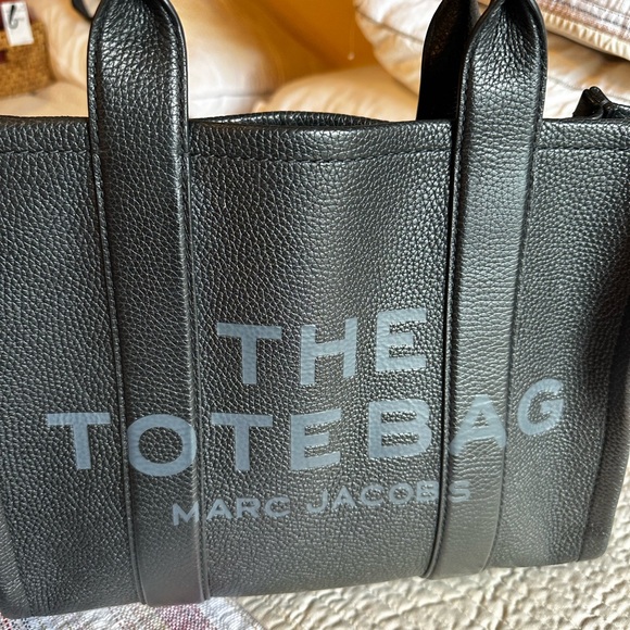 Marc Jacobs The Tote Bag Medium Size  💯 Authentic Full Grain Leather - Picture 2 of 16